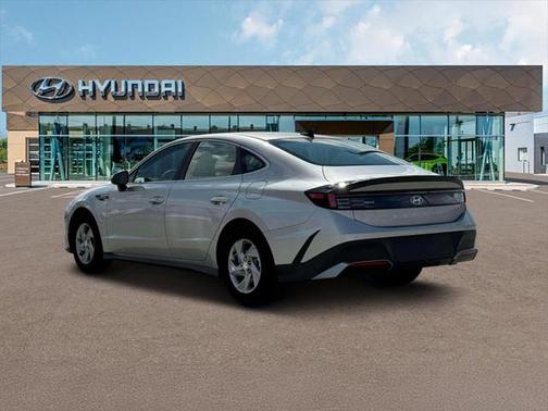 2025 Hyundai SONATA SE