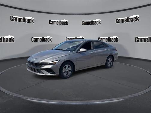 2024 Hyundai ELANTRA SE