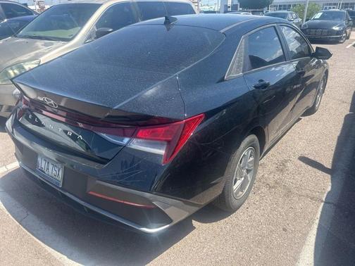 2024 Hyundai ELANTRA SE