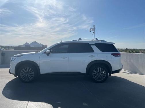 2023 Nissan Pathfinder SL 4WD