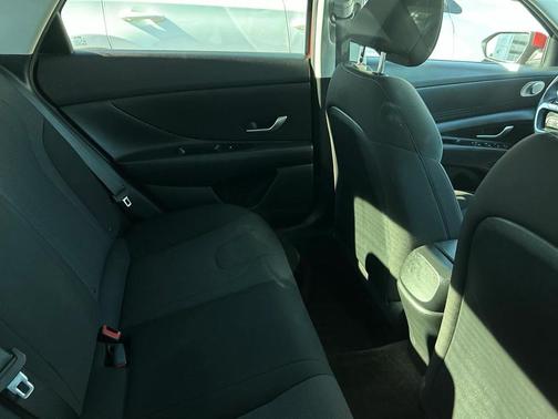 2023 Hyundai ELANTRA SE