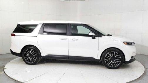 2022 Kia Carnival LX