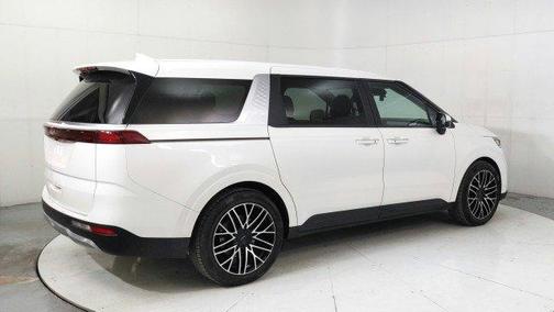 2022 Kia Carnival LX