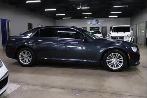 2017 Chrysler 300 Limited