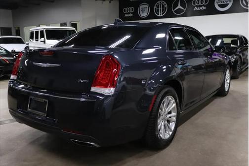 2017 Chrysler 300 Limited