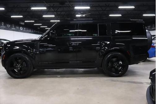 2023 Land Rover Defender 130 X-Dynamic SE