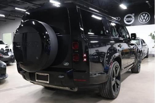 2023 Land Rover Defender 130 X-Dynamic SE
