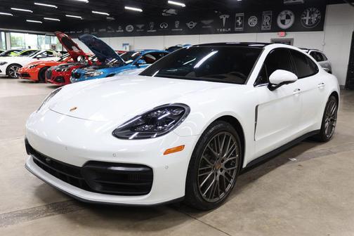 2022 Porsche Panamera Platinum Edition