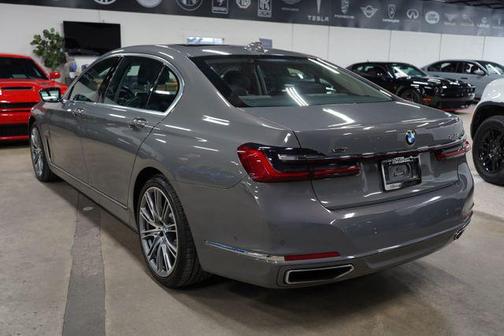 Bernina Grey Amber Effect Metallic 2022 BMW 750 i xDrive