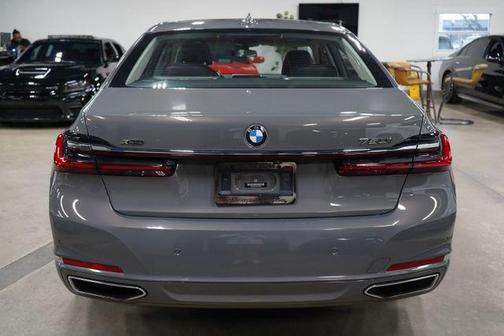 Bernina Grey Amber Effect Metallic 2022 BMW 750 i xDrive