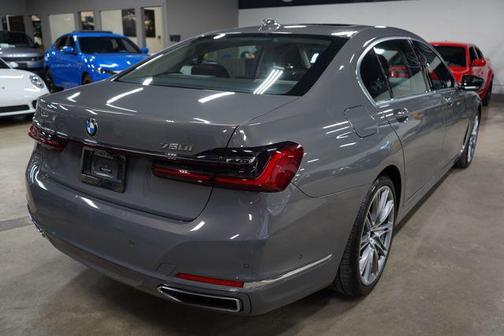 Bernina Grey Amber Effect Metallic 2022 BMW 750 i xDrive