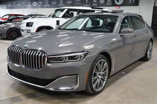 Bernina Grey Amber Effect Metallic 2022 BMW 750 i xDrive