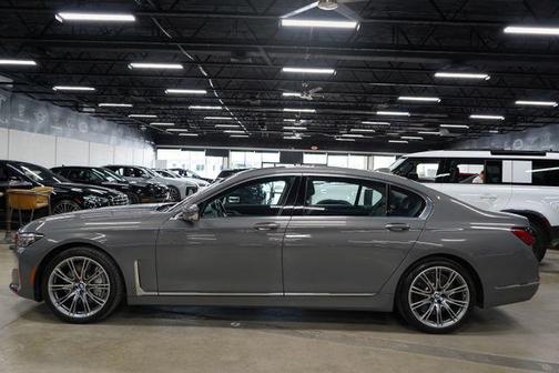 Bernina Grey Amber Effect Metallic 2022 BMW 750 i xDrive