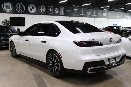 2024 BMW i7 M70
