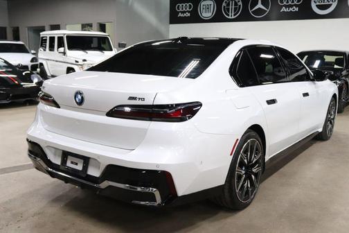 2024 BMW i7 M70