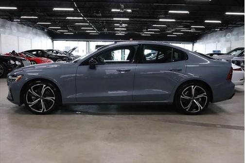 2024 Volvo S60 B5 Plus Dark Theme