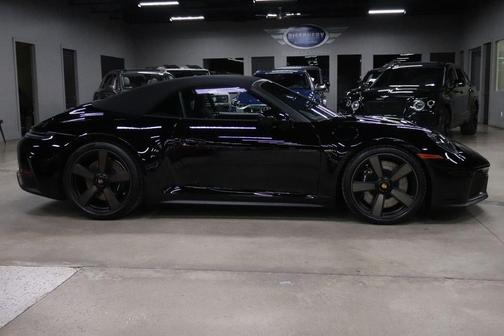 BLACK 2026 Porsche 911 Carrera GTS
