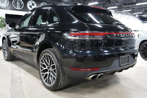 BLACK 2020 Porsche Macan Macan