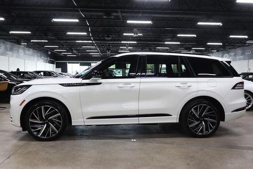 White Metallic 2025 Lincoln Aviator Black Label AWD