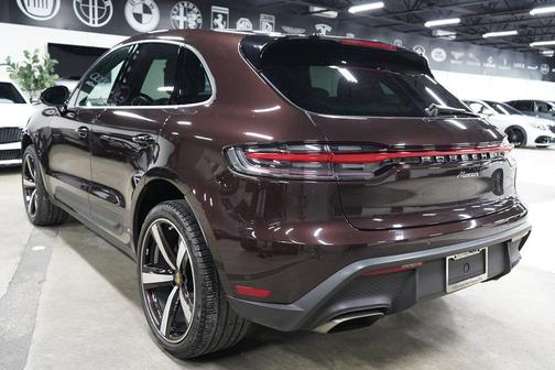 MAROON 2022 Porsche Macan Macan