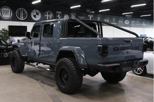 2024 Jeep Gladiator Nighthawk