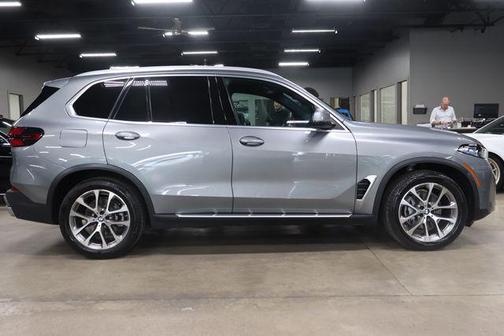 Gray Metallic 2026 BMW X5 xDrive40i