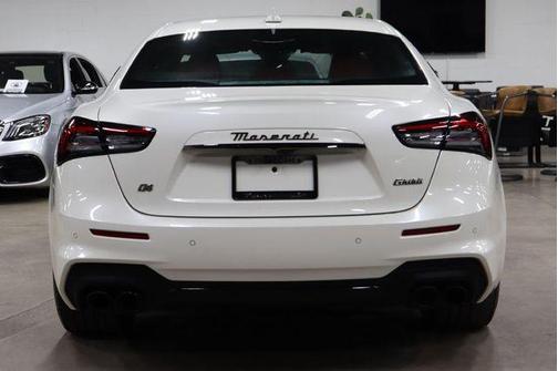 Bianco 2022 Maserati Ghibli Modena Q4