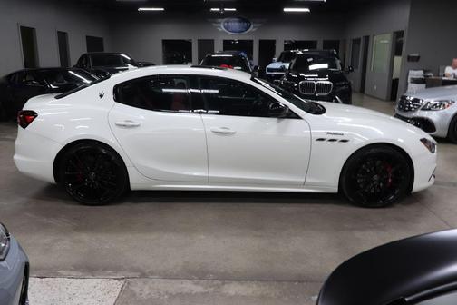 2022 Maserati Ghibli Modena Q4