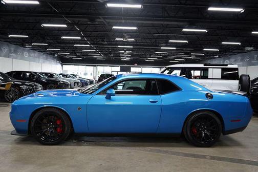 B5 Blue Pearlcoat 2016 Dodge Challenger SRT Hellcat
