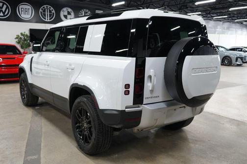 2025 Land Rover Defender 110 P300