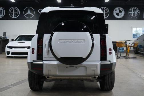 2025 Land Rover Defender 110 P300