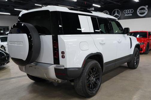 2025 Land Rover Defender 110 P300