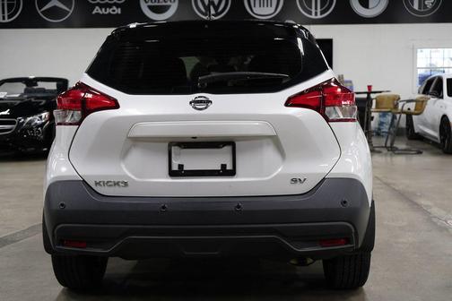 WHITE 2020 Nissan Kicks SV