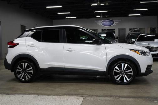 WHITE 2020 Nissan Kicks SV