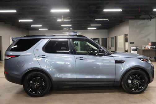 BLUE 2019 Land Rover Discovery SE