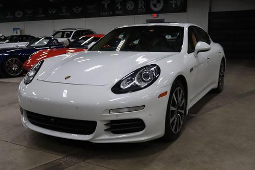 2016 Porsche Panamera 4