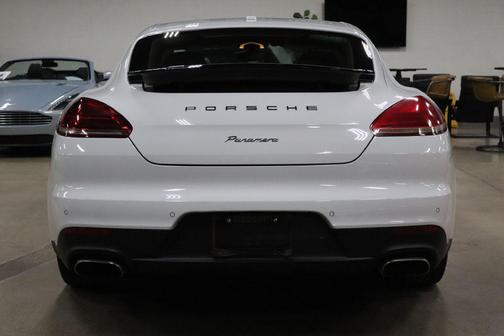 2016 Porsche Panamera 4