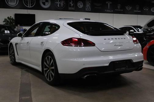 2016 Porsche Panamera 4