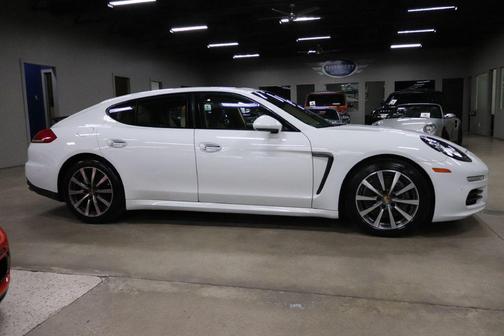 2016 Porsche Panamera 4