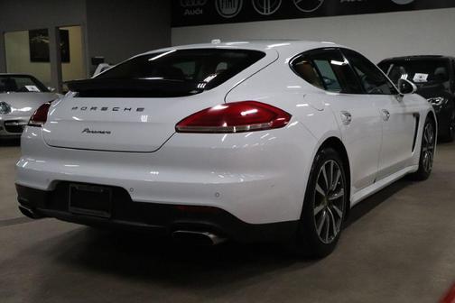 2016 Porsche Panamera 4