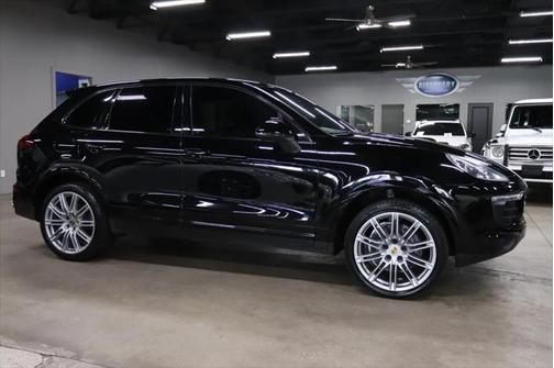 2017 Porsche Cayenne Platinum Edition
