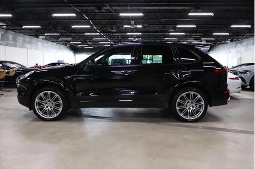 2017 Porsche Cayenne Platinum Edition