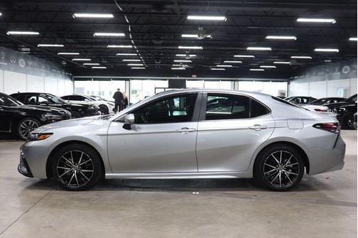 Celestial Silver Metallic 2024 Toyota Camry SE