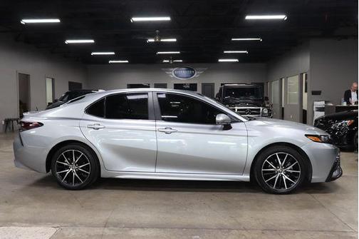 Celestial Silver Metallic 2024 Toyota Camry SE