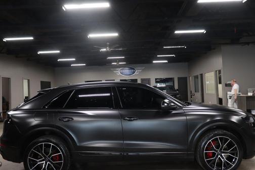 Daytona Gray Pearl Effect 2021 Audi Q8 55 Premium Plus