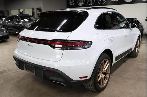 2022 Porsche Macan Base