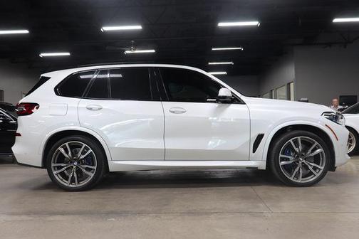 White Metallic 2022 BMW X5 M50i