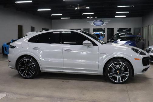 2023 Porsche Cayenne Platinum Edition