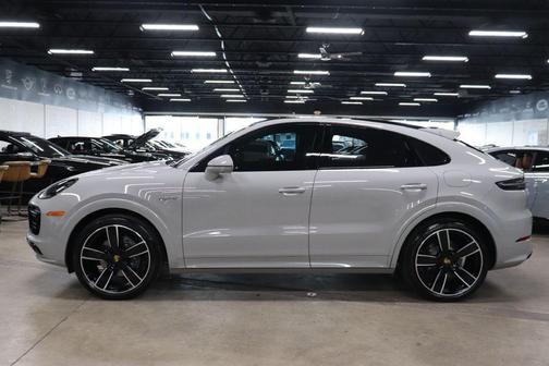 2023 Porsche Cayenne Platinum Edition