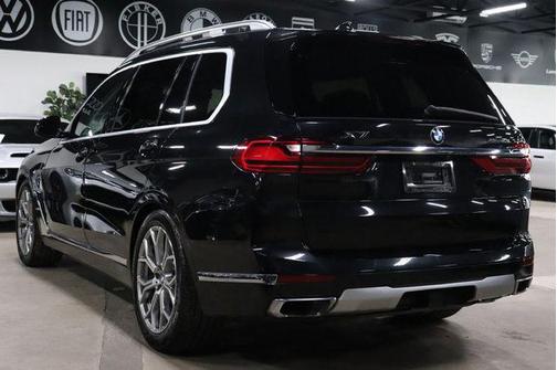Black Sapphire Metallic 2019 BMW X7 xDrive40i